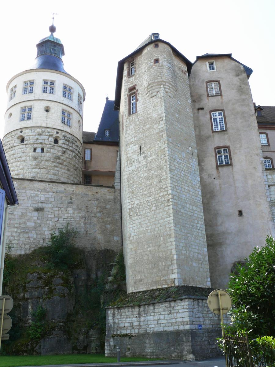 Montbéliard - Château des ducs de Wurtemberg - Tour nord ou tour Henriette ou tour bossue et tour en éperon nord 