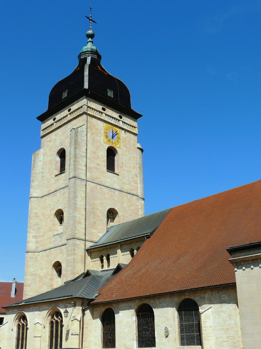 Fiche média no. 120217 Pontarlier - Eglise Saint-Bénigne - Façade latérale construite au 18 ème siècle [1739-1742] mais non achevée et le clocher construit en 1681-1682