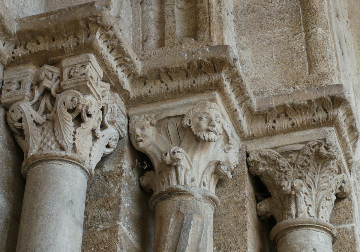 Etoile-sur-Rhône - Eglise Notre-Dame - Portail roman - Chapiteaux 