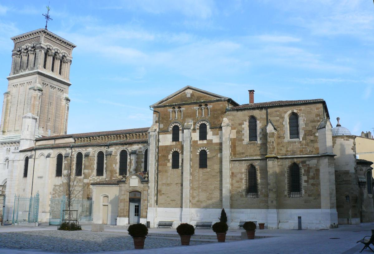 Valence - Cathédrale Saint-Apollinaire - Ensemble 