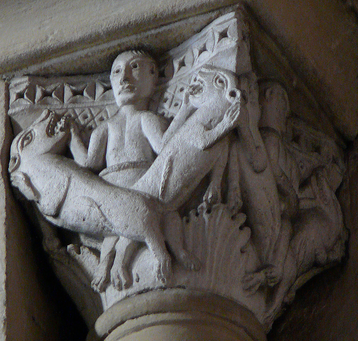 Valence - Cathédrale Saint-Apollinaire - Collatéral suc - Chapiteau Daniel dans la fosse aux lions 