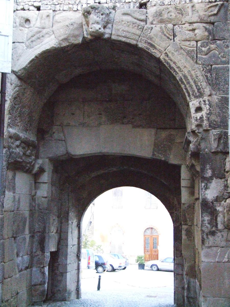 Die - Remparts - Porte Saint-Marcel - Ancien arc municipal gallo-romain remonté contre la porte Saint-Marcel côté centre ville 