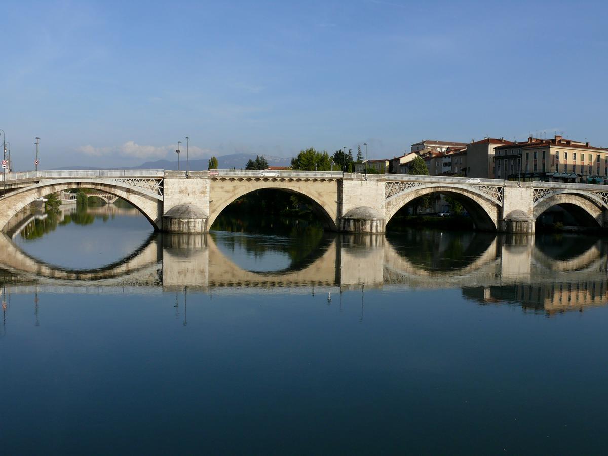 Pont-Vieux de Romans-sur-Isère - Vu de l'aval 