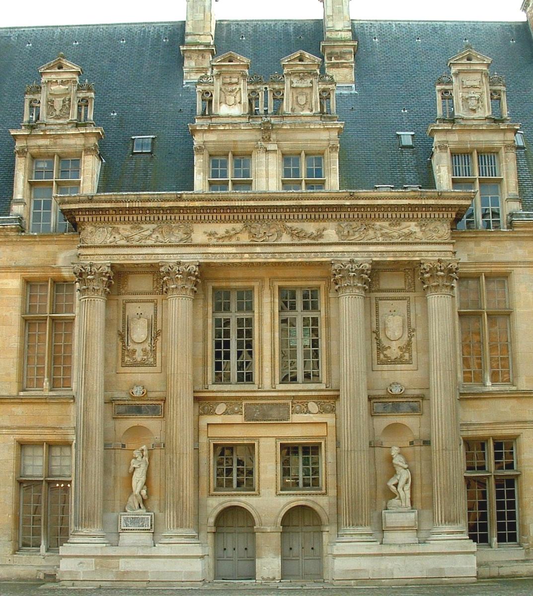 Ecouen - Château - Aile gauche côté cour - Avant-corps - Ensemble 