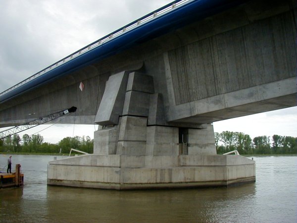Brücke über den Rhein zwischen Eschau und Altenheim 