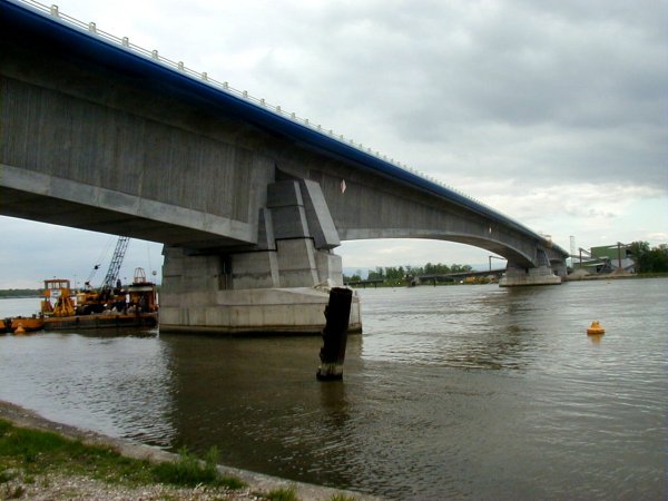 Bridge over the Rhine between Eschau and Altenheim 