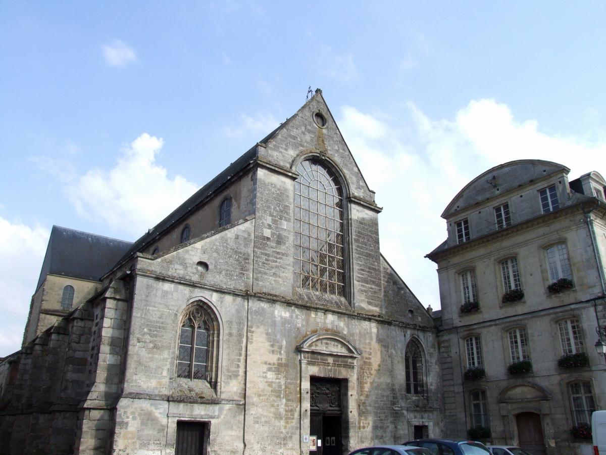 Bernay - Ancienne abbatiale Notre-Dame - Façade occidentale construite au 17ème siècle Bernay - Ancienne abbatiale Notre-Dame - Façade occidentale construite au 17 ème siècle