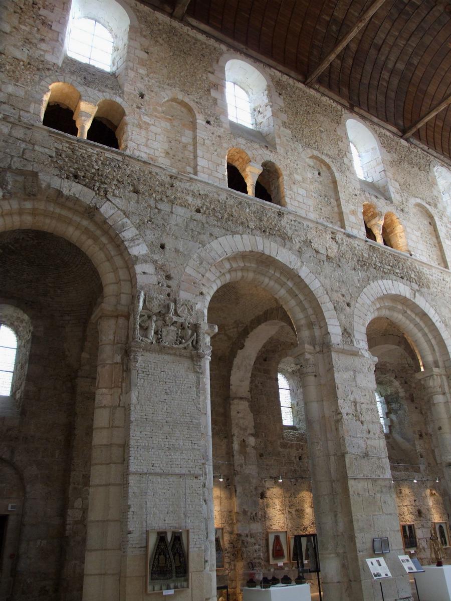 Ancienne abbatiale Notre-Dame - Elévation de la nef côté droit 