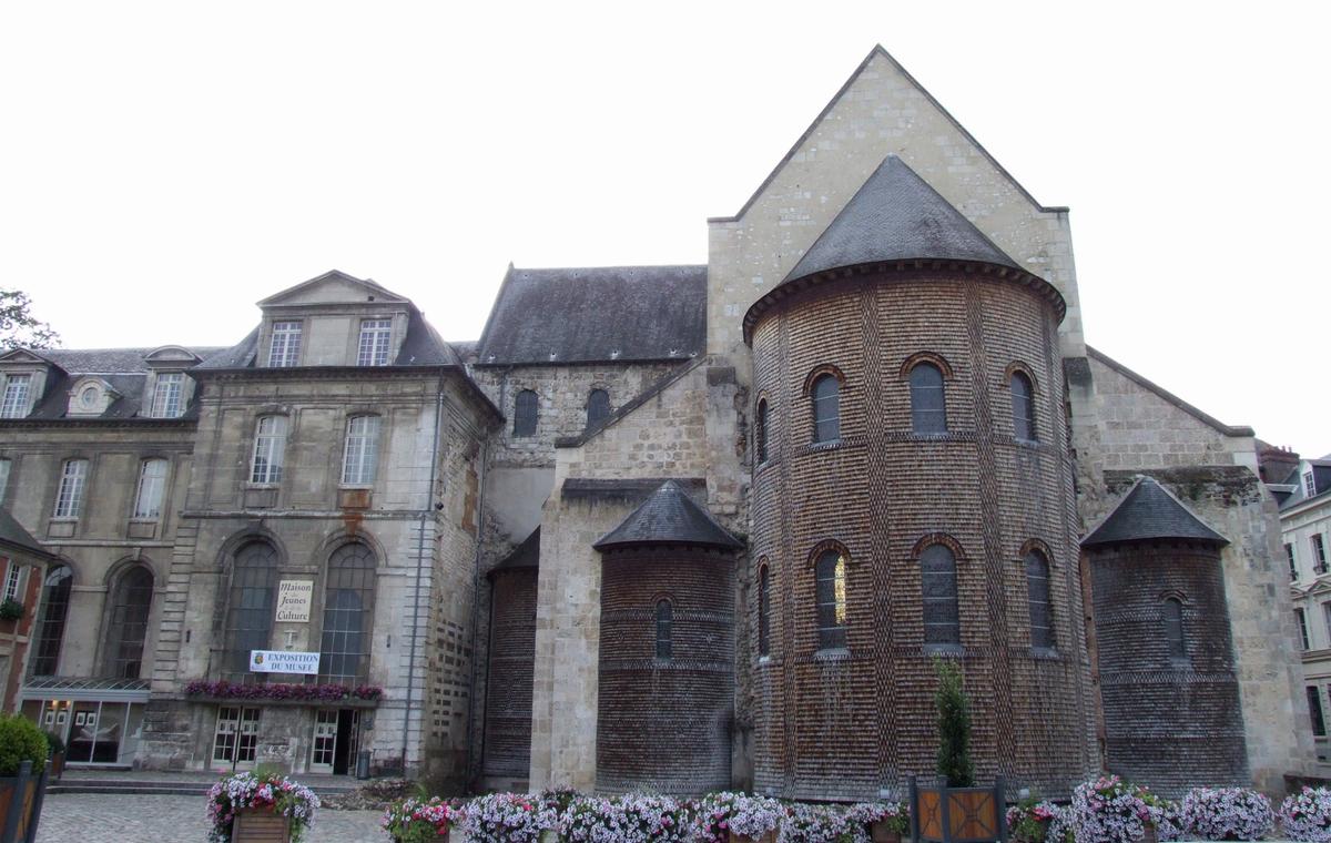 Bernay - Ancienne abbatiale Notre-Dame - Chevet de l'abbatiale reconstruit récemment 