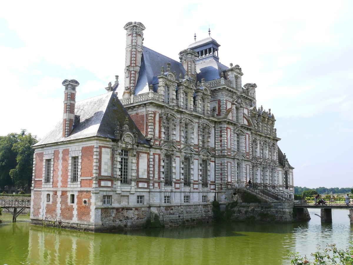 Château de Beaumesnil - Façade côté parc 