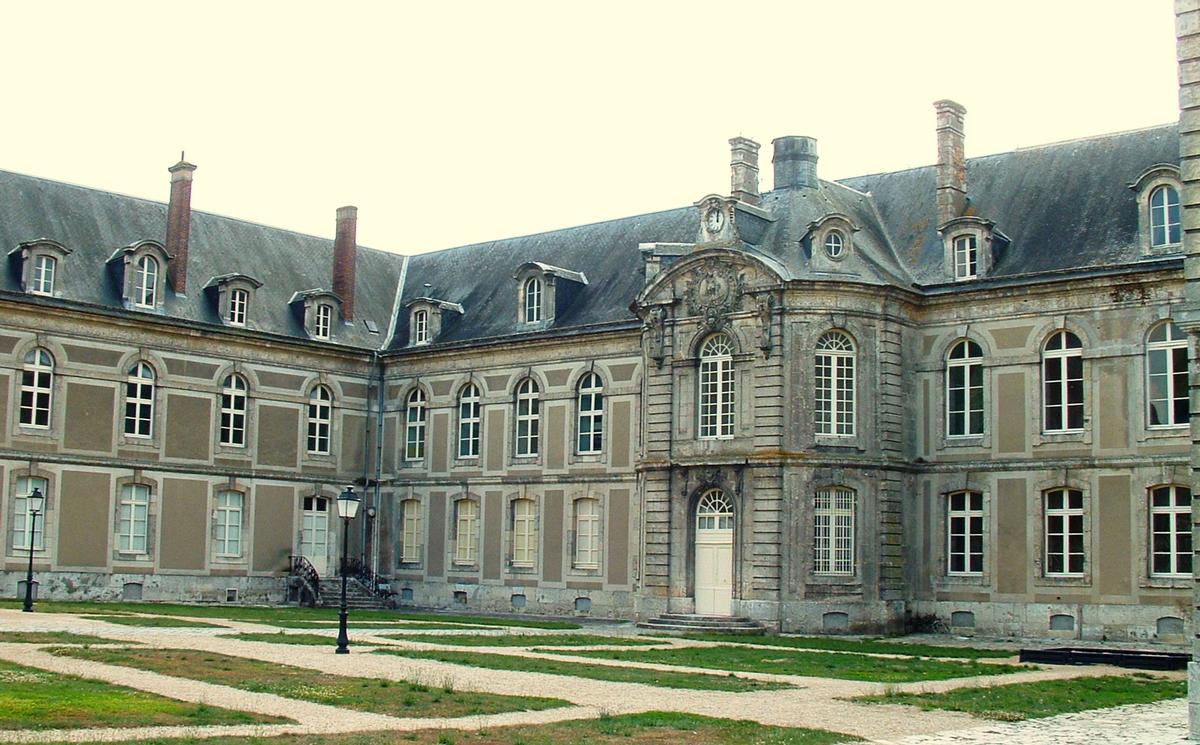 Châteaudun - Hôtel-Dieu - Partie centrale construite en 1762 