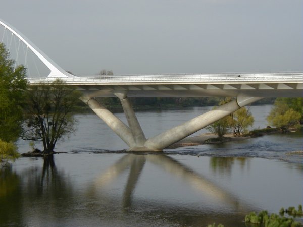 Pont de l'Europe à Orleans.Appui tripode 