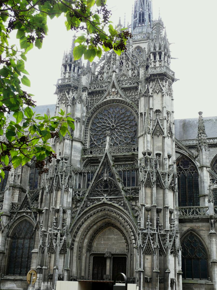 Evreux - Cathédrale Notre-Dame - Façade du bras nord du transept par l'architecte Jean Cossart (payé en 1504) 