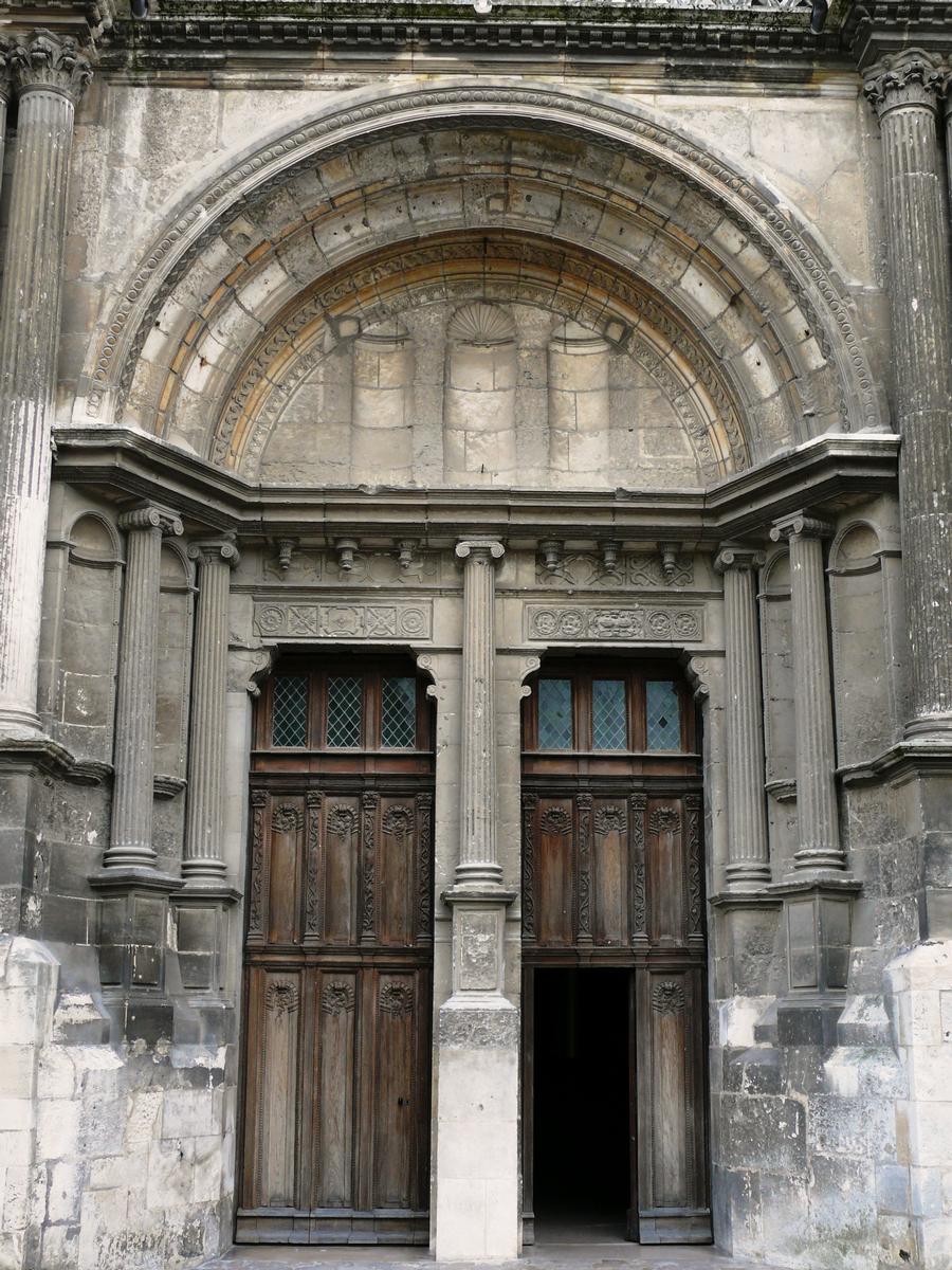 Evreux - Cathédrale Notre-Dame - Façade occidentale. Portail d'entrée construit par l'évêque Claude de Sainctes [1575-1591] 