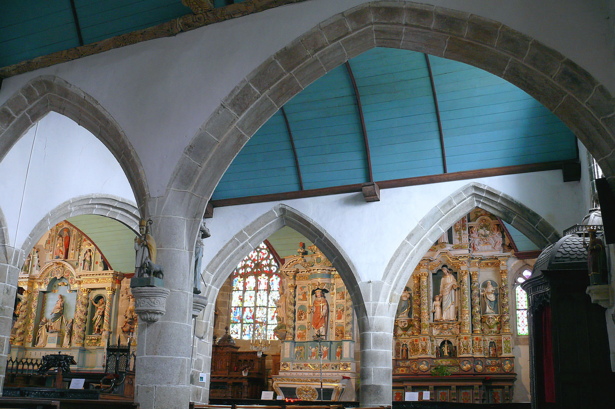 Fiche média no. 139630 Guimiliau - Eglise Saint-Miliau et enclos paroissial - Eglise - Les rétables du Rosaire, à gauche (nord), de saint Miliau, au centre, et de saint Joseph, à droite (sud) du 17 ème siècle