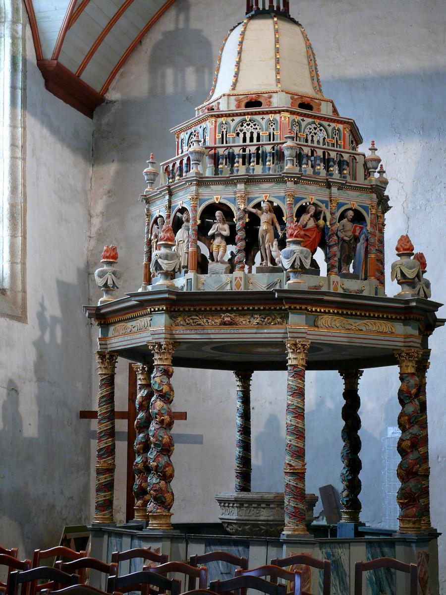 Lampaul-Guimiliau - Eglise Notre-Dame et enclos paroissial - Fonts baptismaux 
