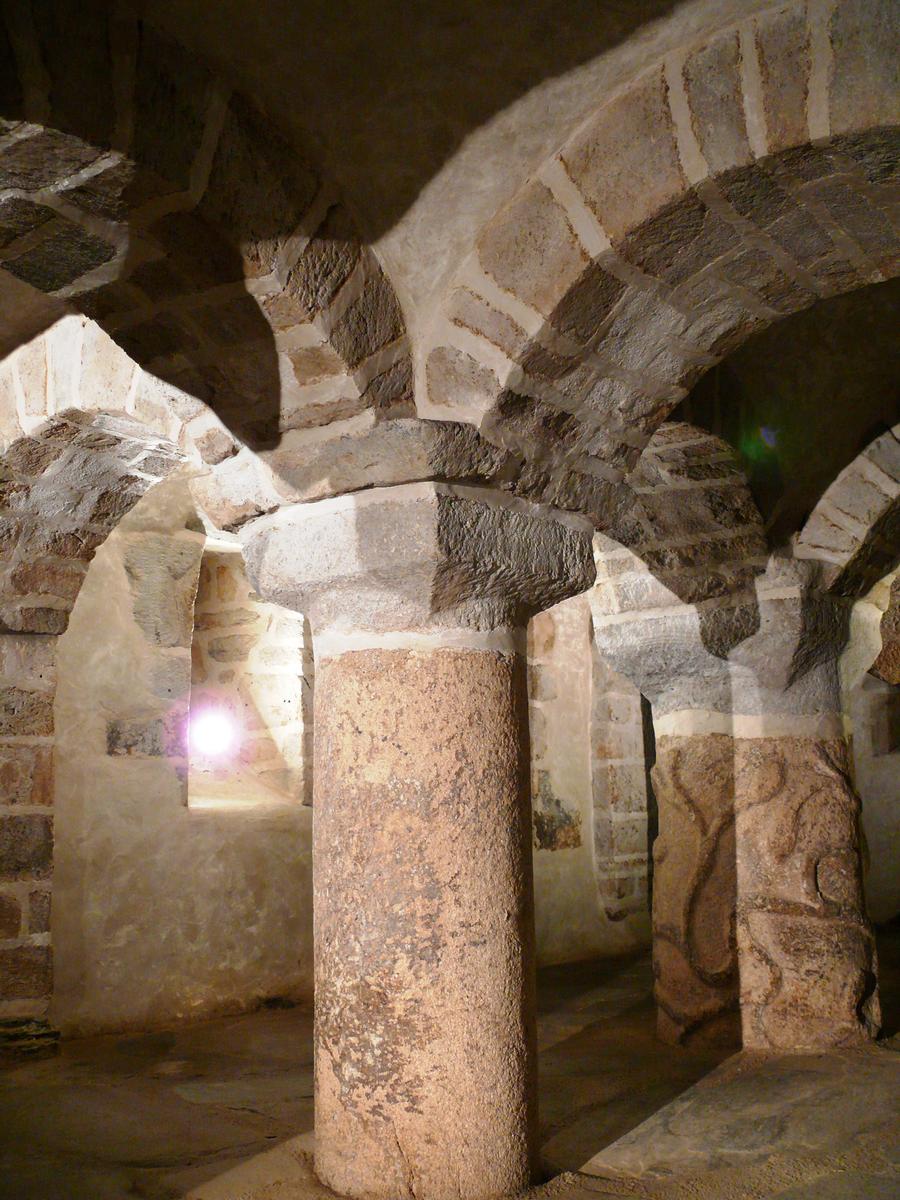 lanmeur - Eglise Saint-Mélar - Crypte pré-romane 