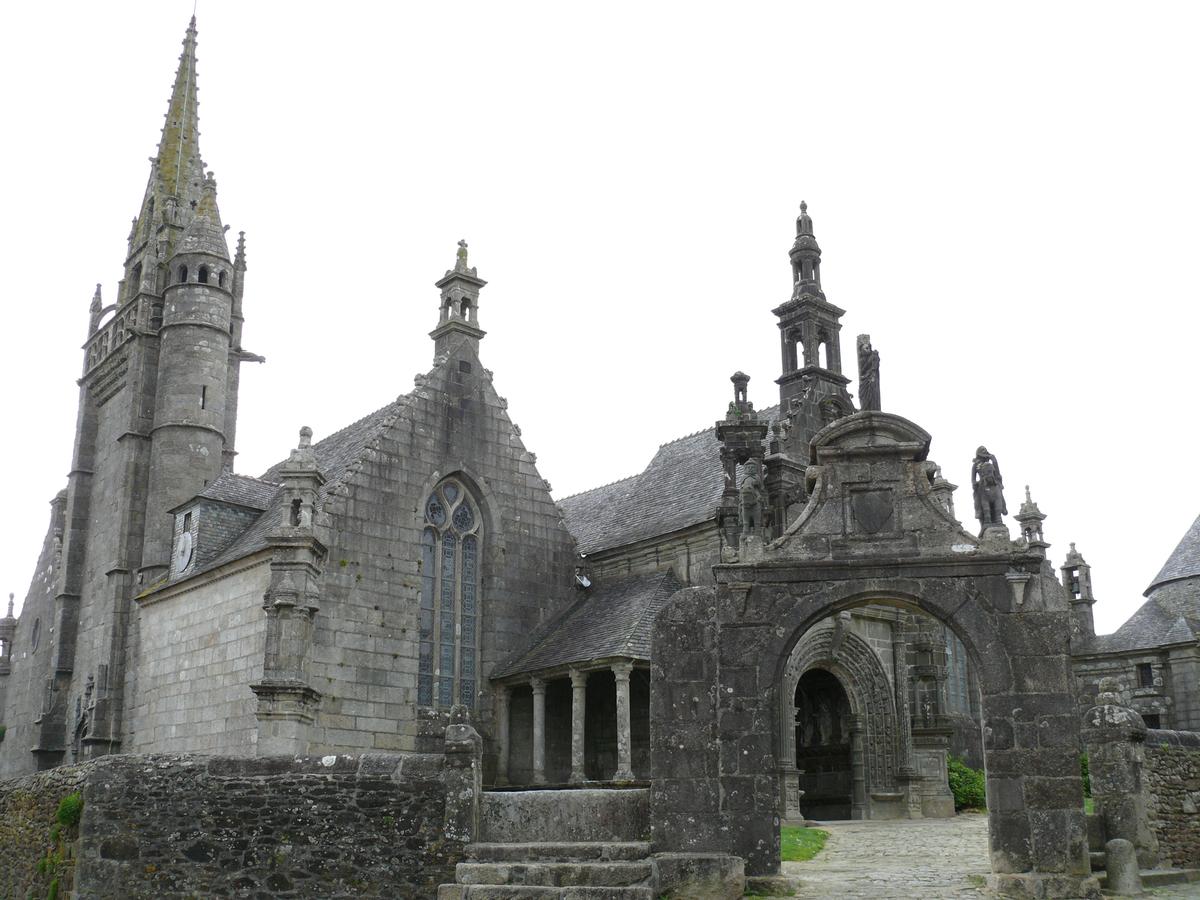 Guimiliau - Eglise Saint-Miliau et enclos paroissial 