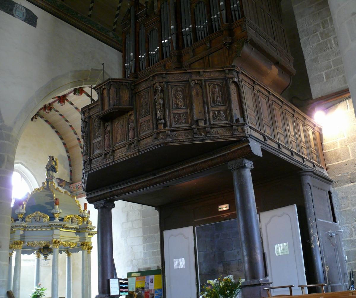 Roscoff - Eglise Notre-Dame de Croas-Batz - Nef - Orgue et baldaquin des fonts baptismaux 