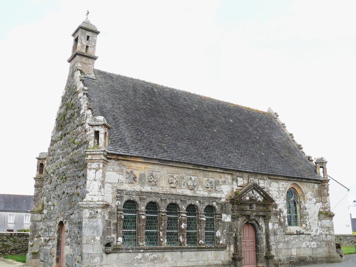 Ploudiry - Eglise Saint-Pierre et enclos paroissial - Chapelle ossuaire 