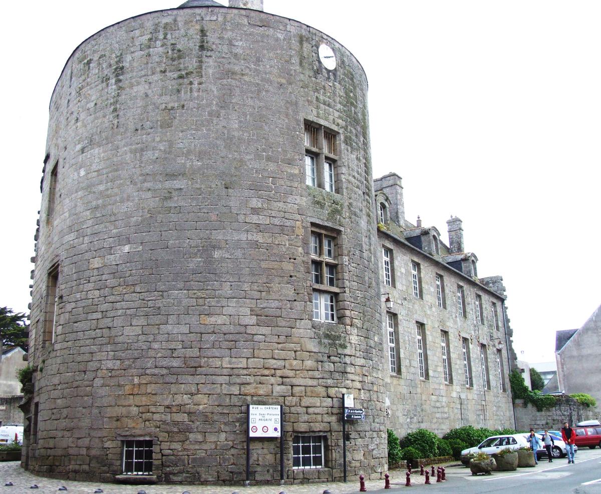 Pont-l'Abbé - Château des Barons du Pont - Hôtel de ville - Musée Bigouden 