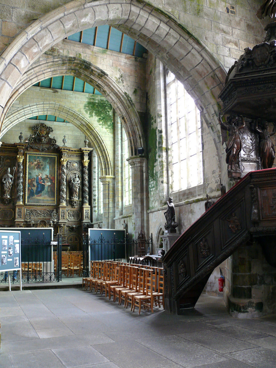 Saint-Pol-de-Léon - Chapelle Notre-Dame-du-Kreisker - Bas-côté droit et le rétable de la Visitation 