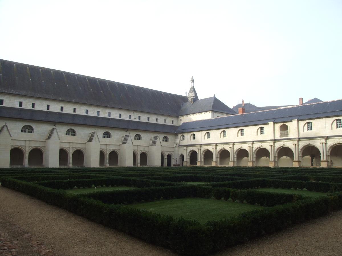 Abbaye de Fontevraud Grand cloître (cloître des religieuses ou du Grand moûtier, ou cloître Sainte-Marie)