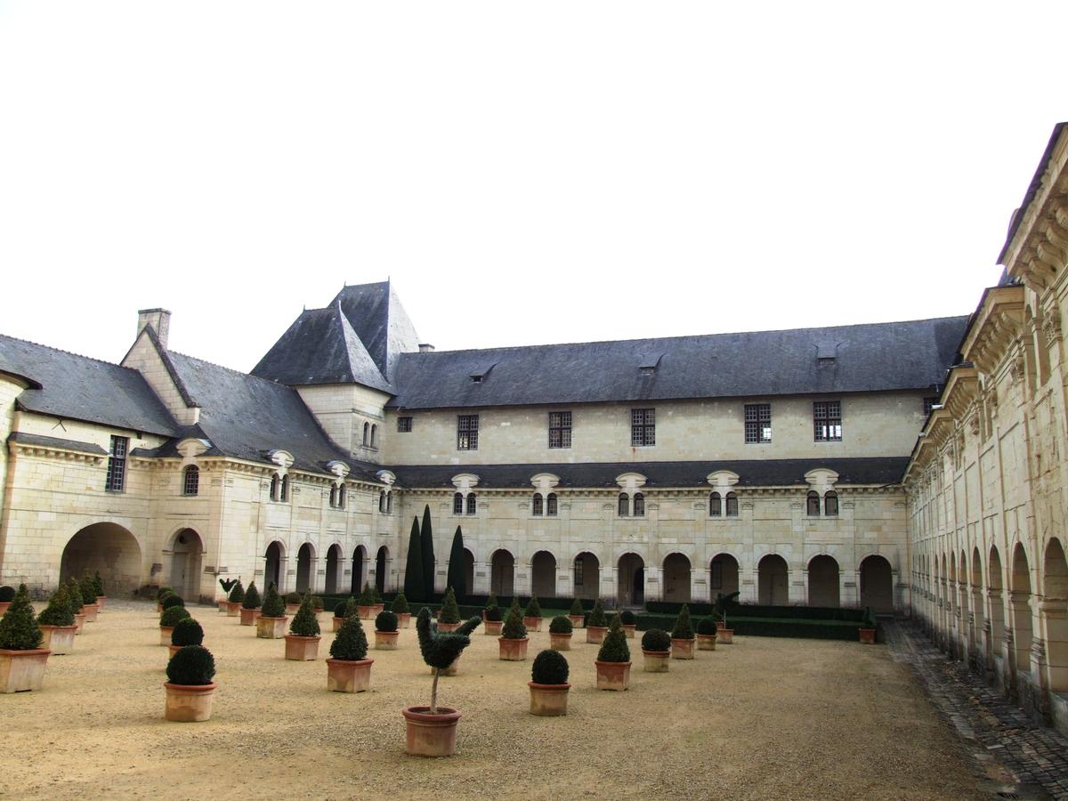 Abbaye de Fontevraud Monastère Saint-Benoît réservé aux malades - Cloître Saint-Benoît