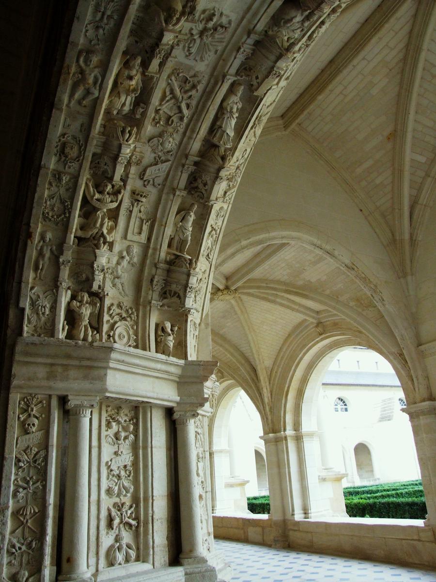 Abbaye de Fontevraud Grand cloître (cloître des religieuses ou du Grand moûtier, ou cloître Sainte-Marie) - Salle capitulaire