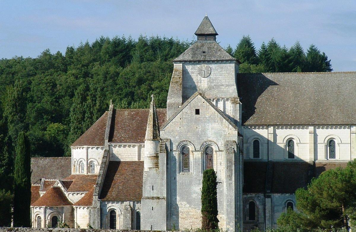 Fontgombault - Abbaye Notre-Dame - Abbatiale - Chevet roman 