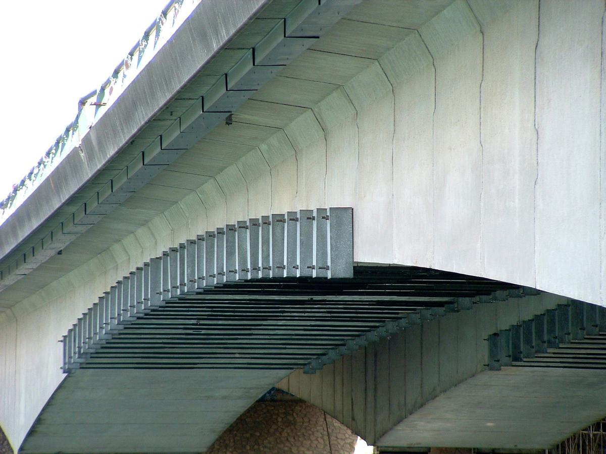 Francilienne - N104
First bridge at Corbeil-Essonnes
Deck repairs 