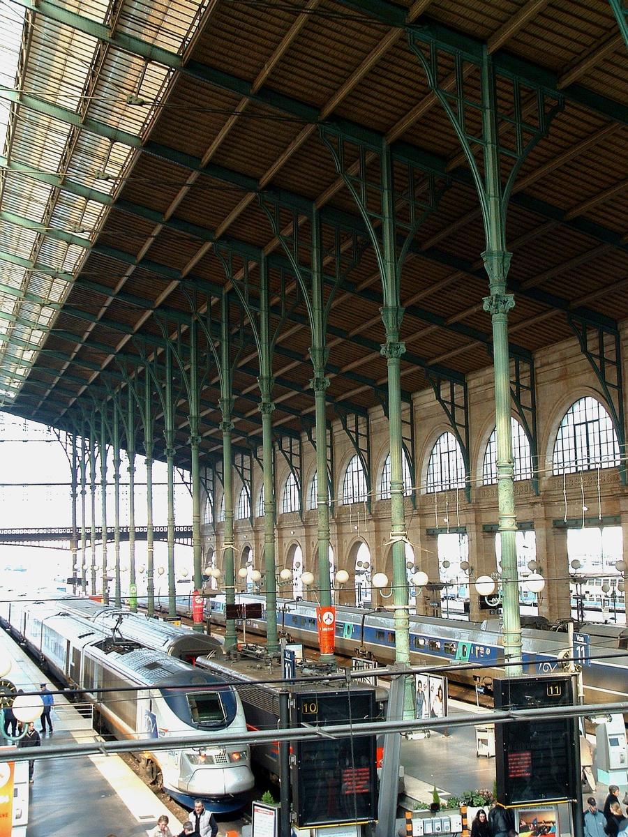 Paris - Gare du Nord - Poteaux supportant les fermes 