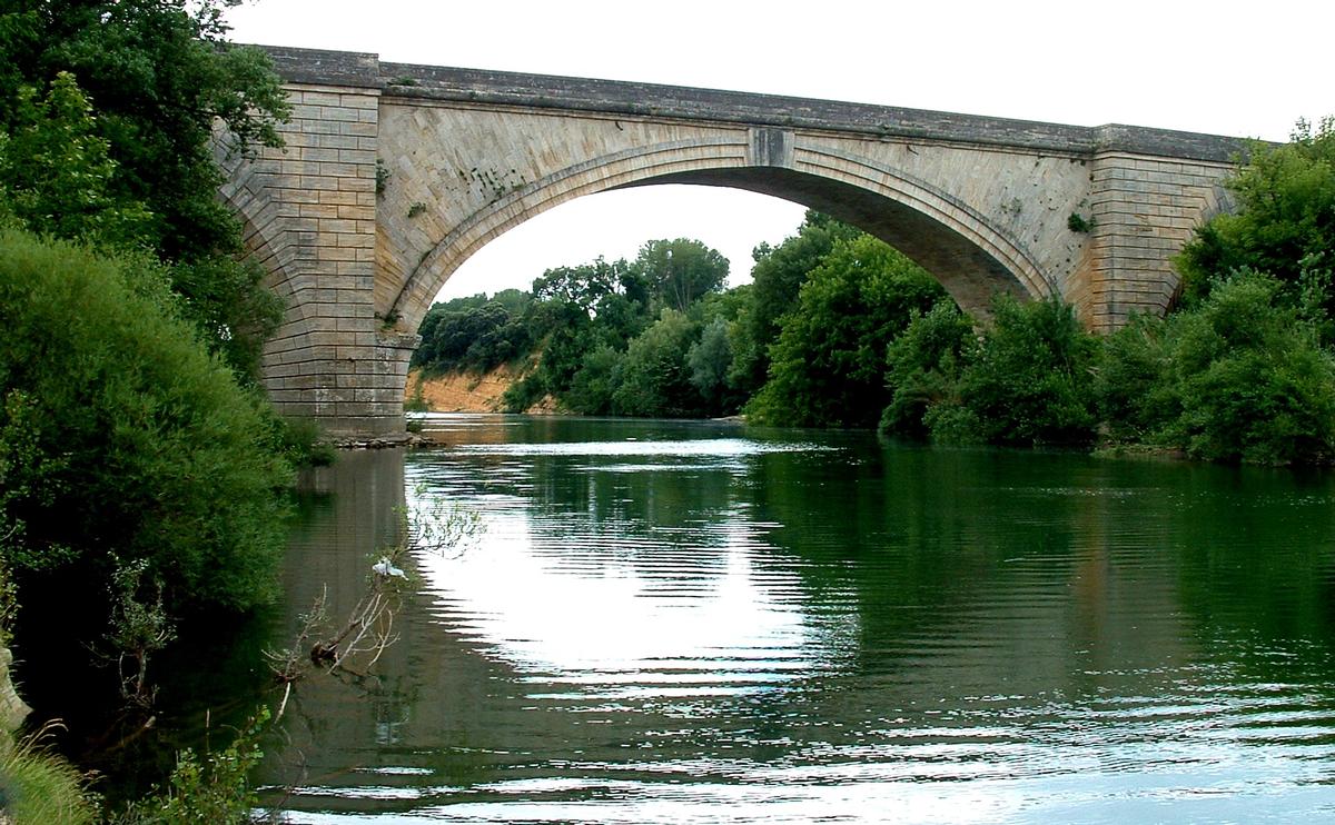 Pont de GignacEnsemble vu de l'amont 