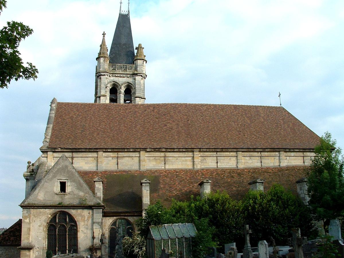 Goussainville - Eglise Saint-Pierre-et-Saint-Paul - Ensemble vu du cimetière 