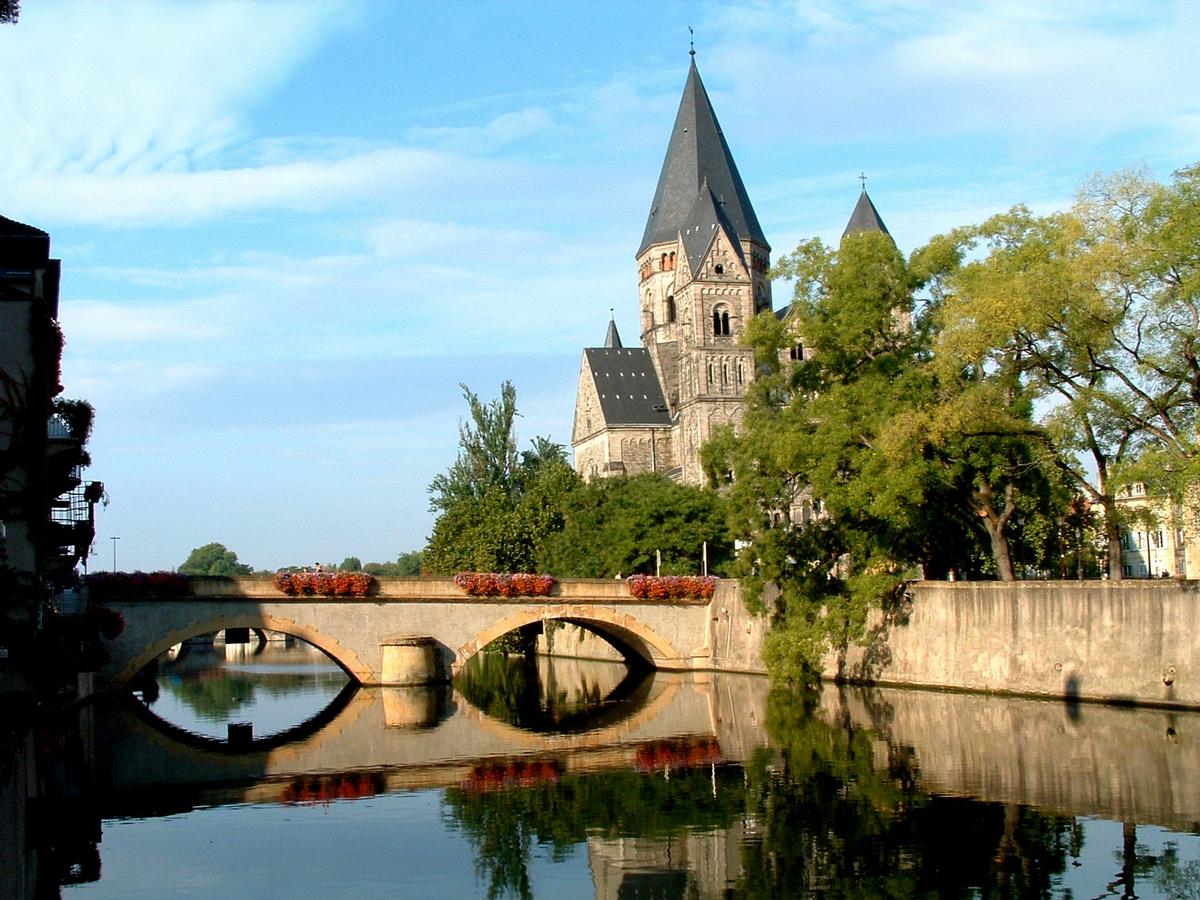 Metz - Île du Petit-Saulcy - Temple Neuf et pont des Roches 
