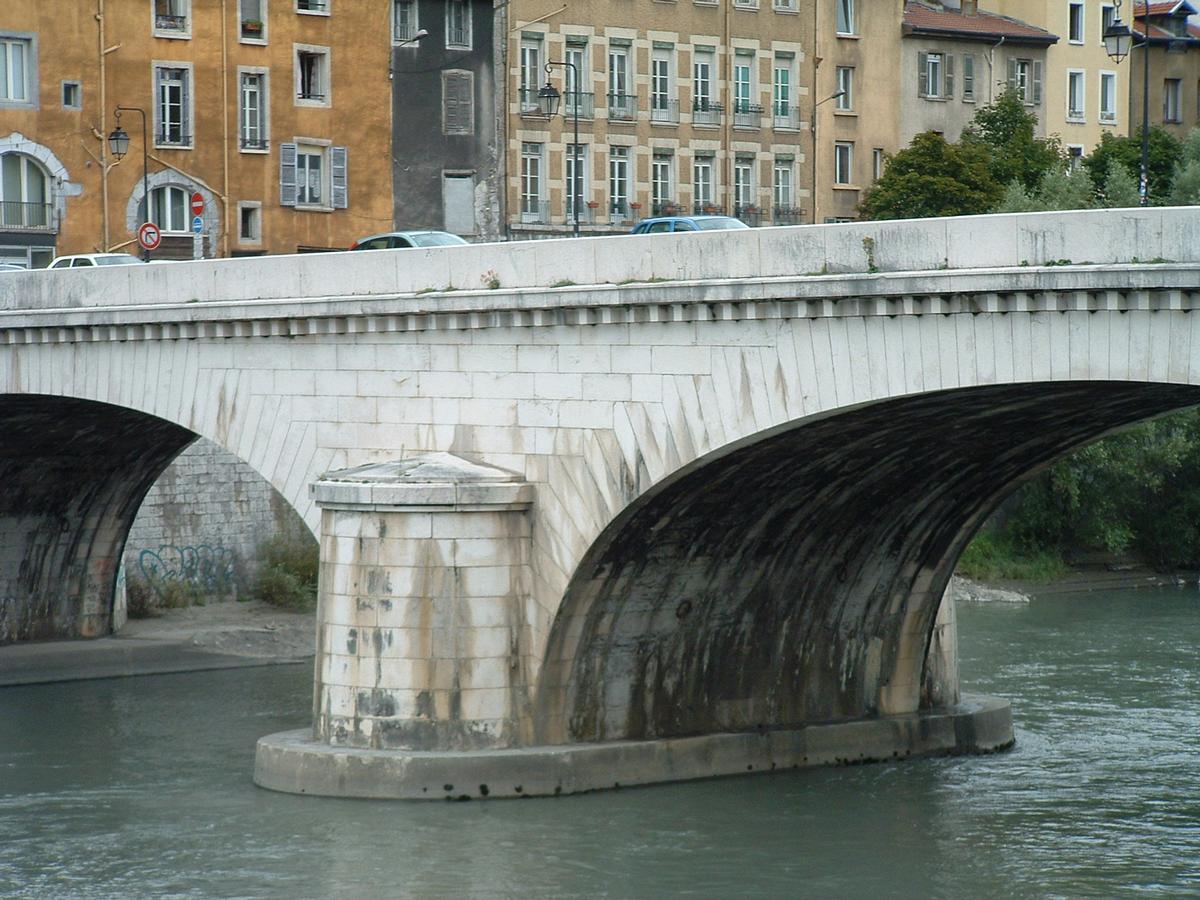 Grenoble - Pont Marius-Gontard - Une pile 