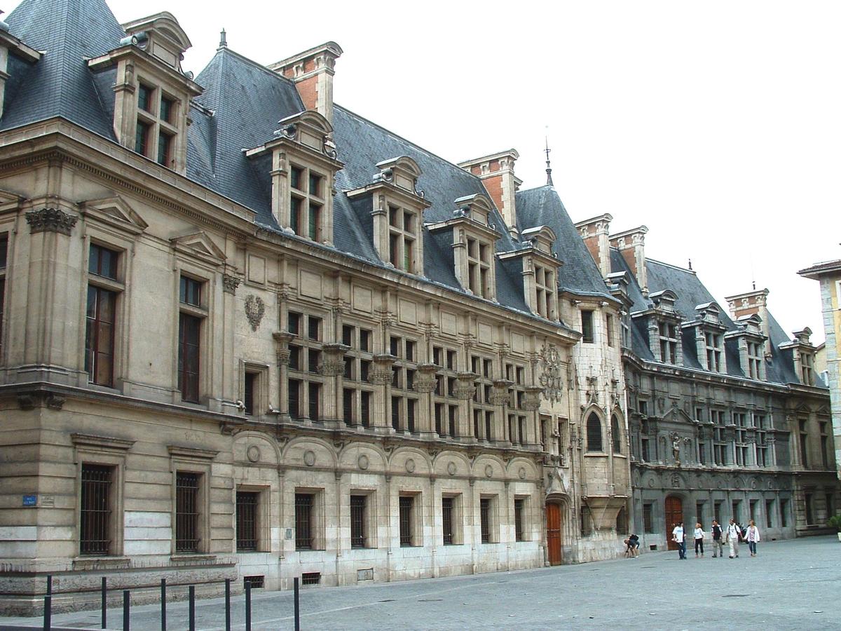 Grenoble - Ancien Parlement du Dauphiné (ancien Palais de Justice) - Façade place Saint-André 