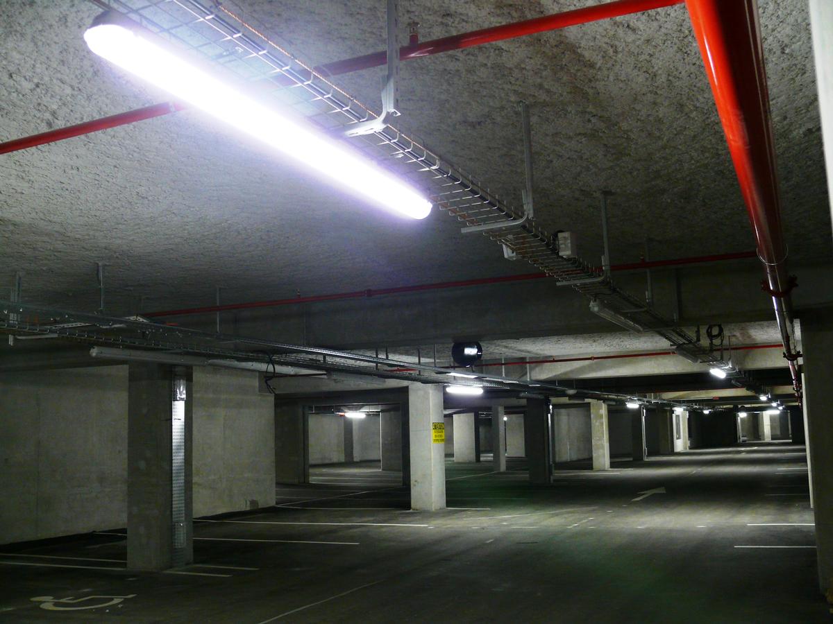 Stade de Grenoble - Le petit parking sous le stade 