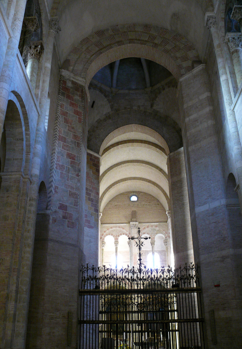 Toulouse - Basilique Saint-Sernin - Transept vu du croisillon sud 