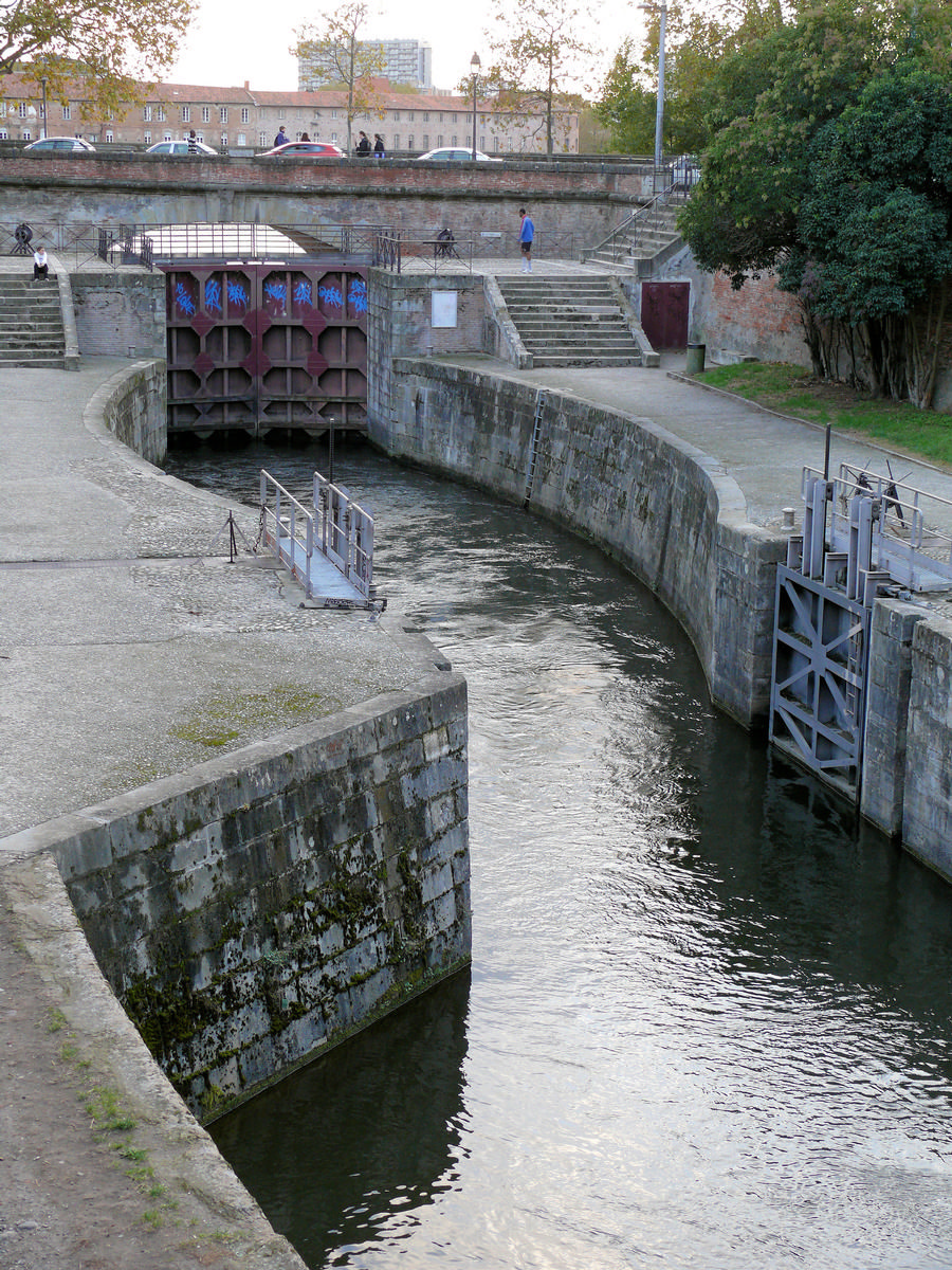 Toulouse - Canal de Brienne - Ecluse près de l'église Saint-Pierre-des-Cuisines 