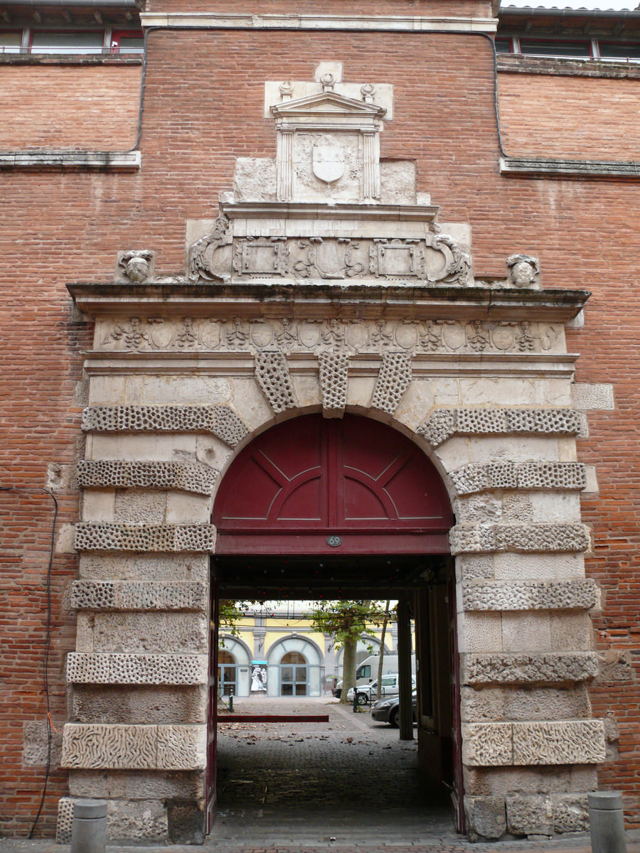 Toulouse - Cinémathèque de Toulouse - Le portail du collège de l'Esquile construit par Nicolas Bachelier en 1556 