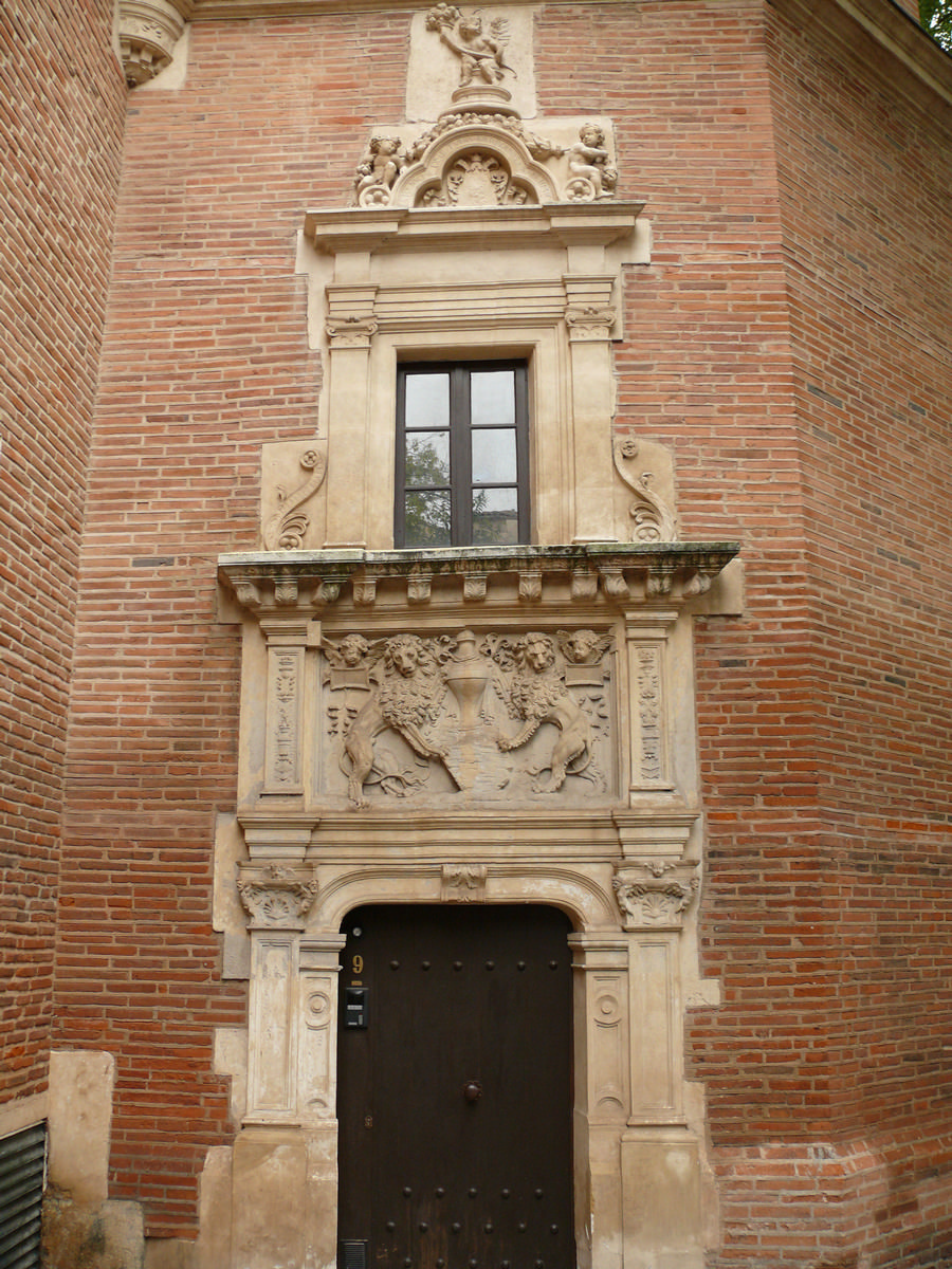 Toulouse - Hôtel Dahus - Porte de la tour construite par Guillaume Tournoër 