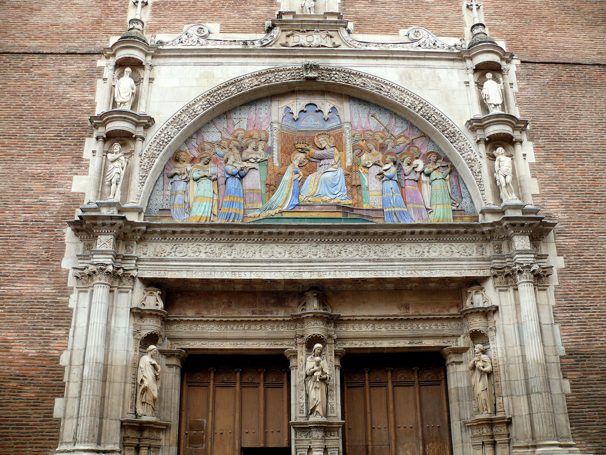 Fiche média no. 152698 Toulouse - Église Notre-Dame-de-la-Dalbade Portail et tympan en céramique, copie du couronnement de la vierge de Fra Angelico, par Gaston Virebent en 1878