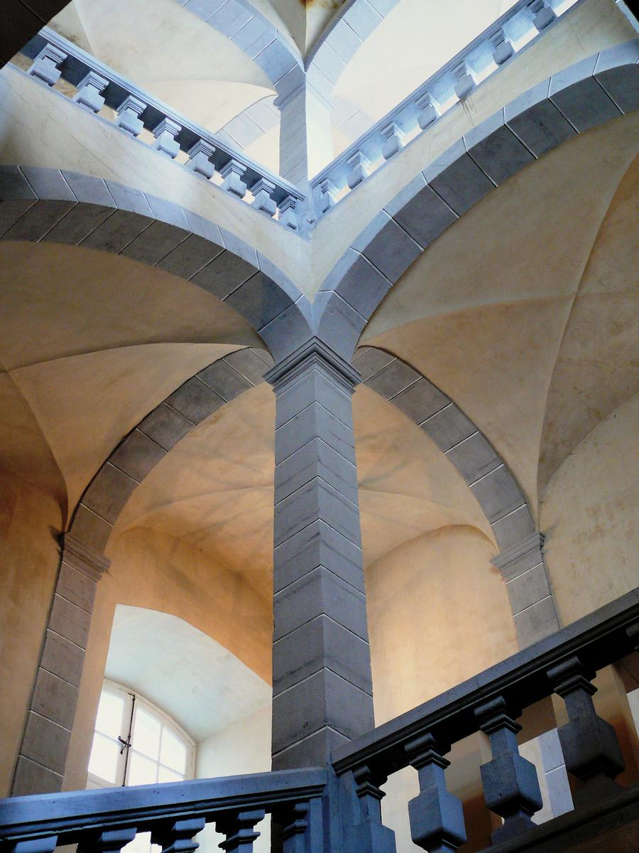 Abbaye de La Chaise-Dieu - Bâtiments monastiques - Escalier du 17ème siècle 