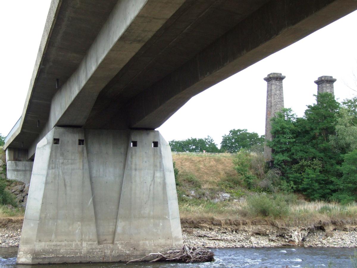 Pont suspendu de Lamothe depuis le nouveau pont 