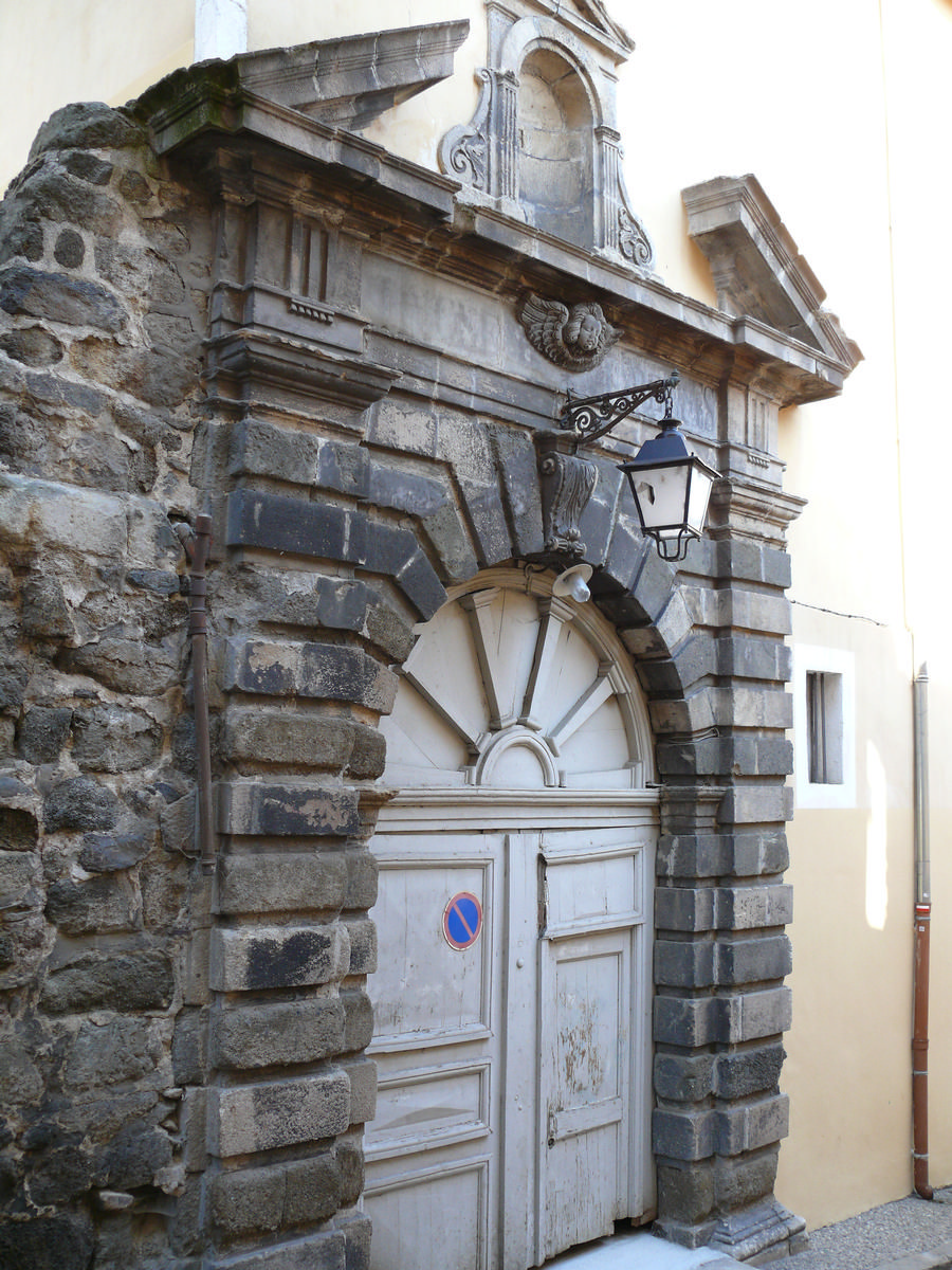 Le Puy-en-Velay - Collège Lafayette (ancien Collège royal, ou collège des jésuites) - Porte sur la rue du Bessat 