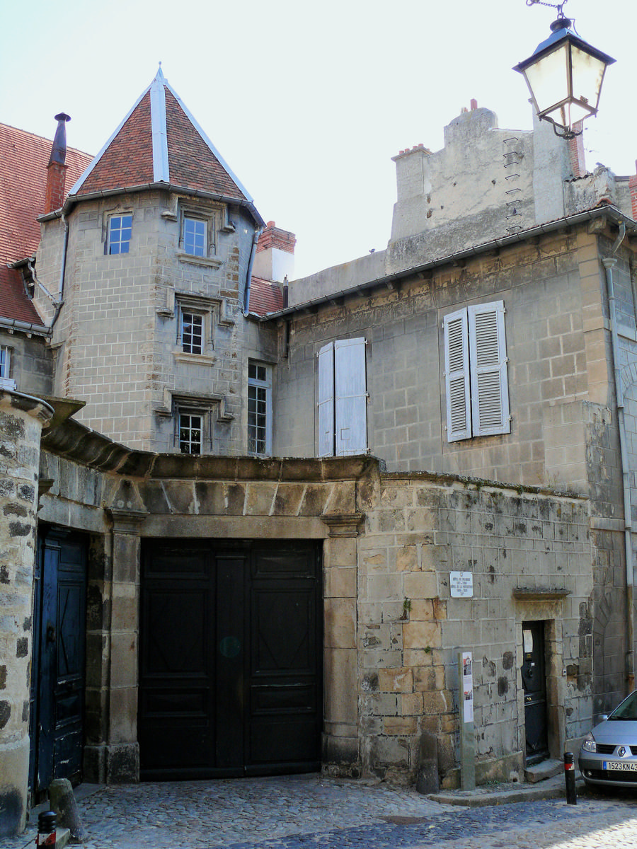 Le Puy-en-Velay - Hôtel de Polignac, 8 rue Cardinal-de-Polignac 
