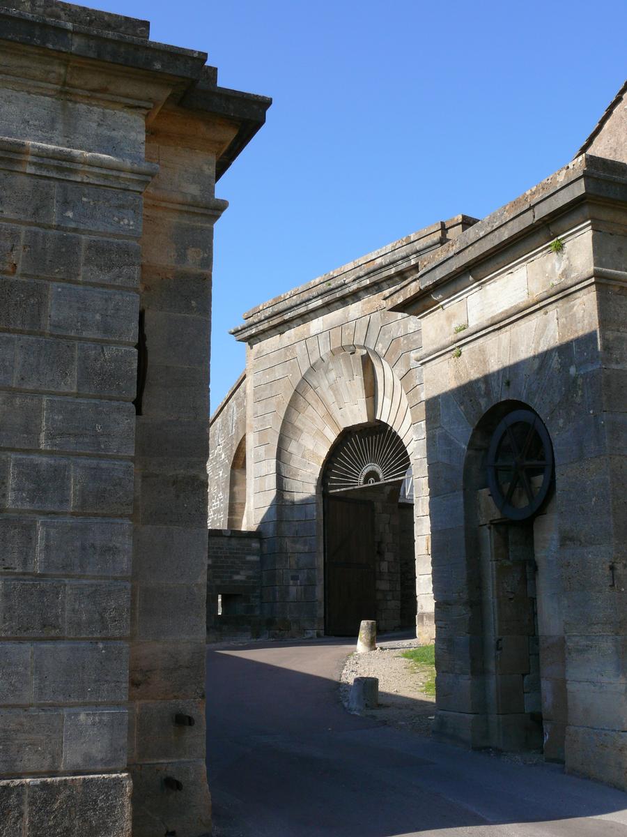 Langres - Porte de l'Hôtel de ville 