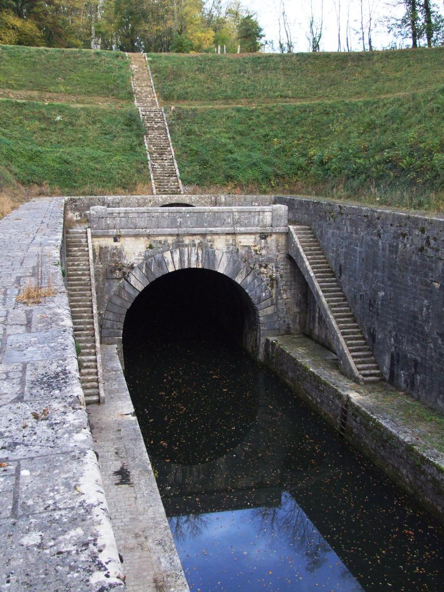 Ovanches - Canal souterrain de Saint-Albin - Entrée aval 