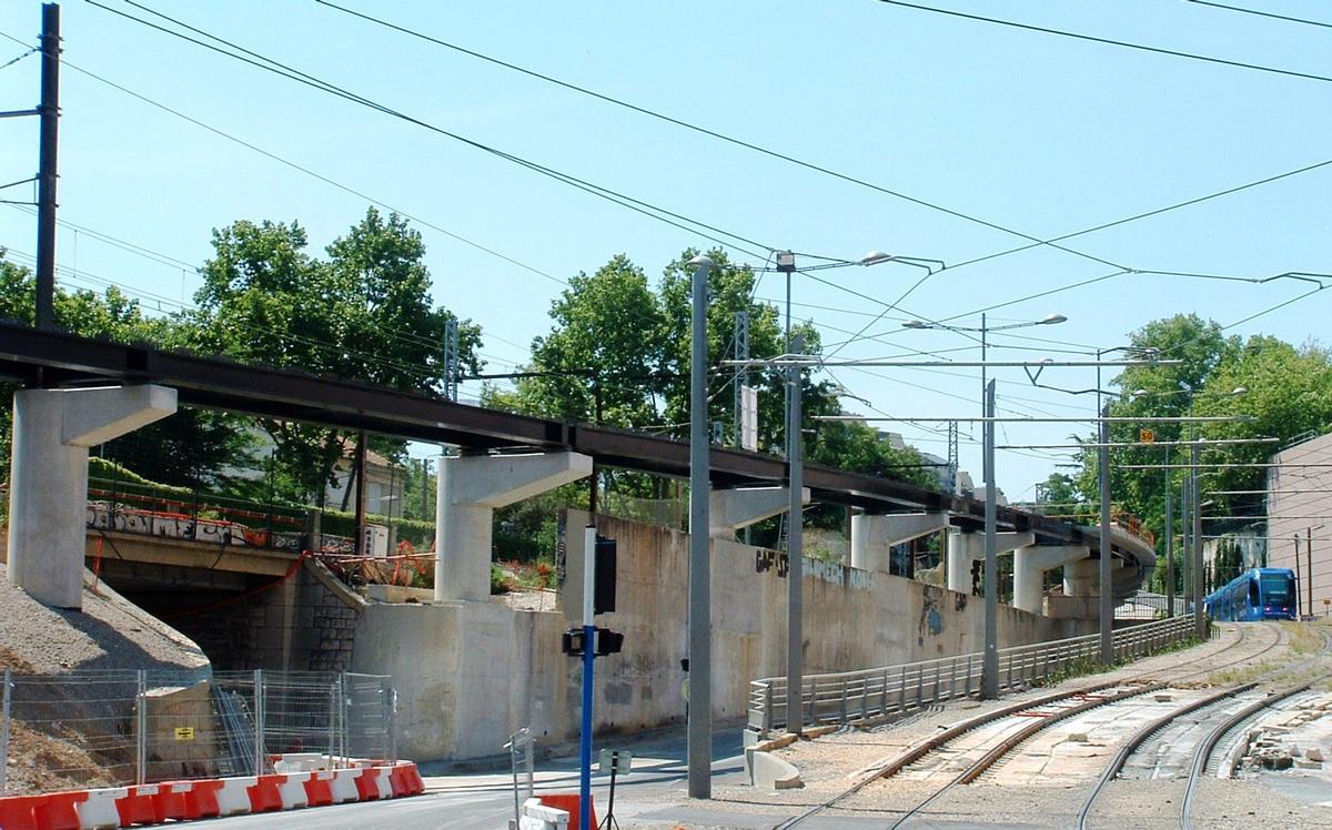 Montpellier - Viaduc Alphonse Loubat - Voies du tramway, voie routières et viaduc en cours de réalisation 